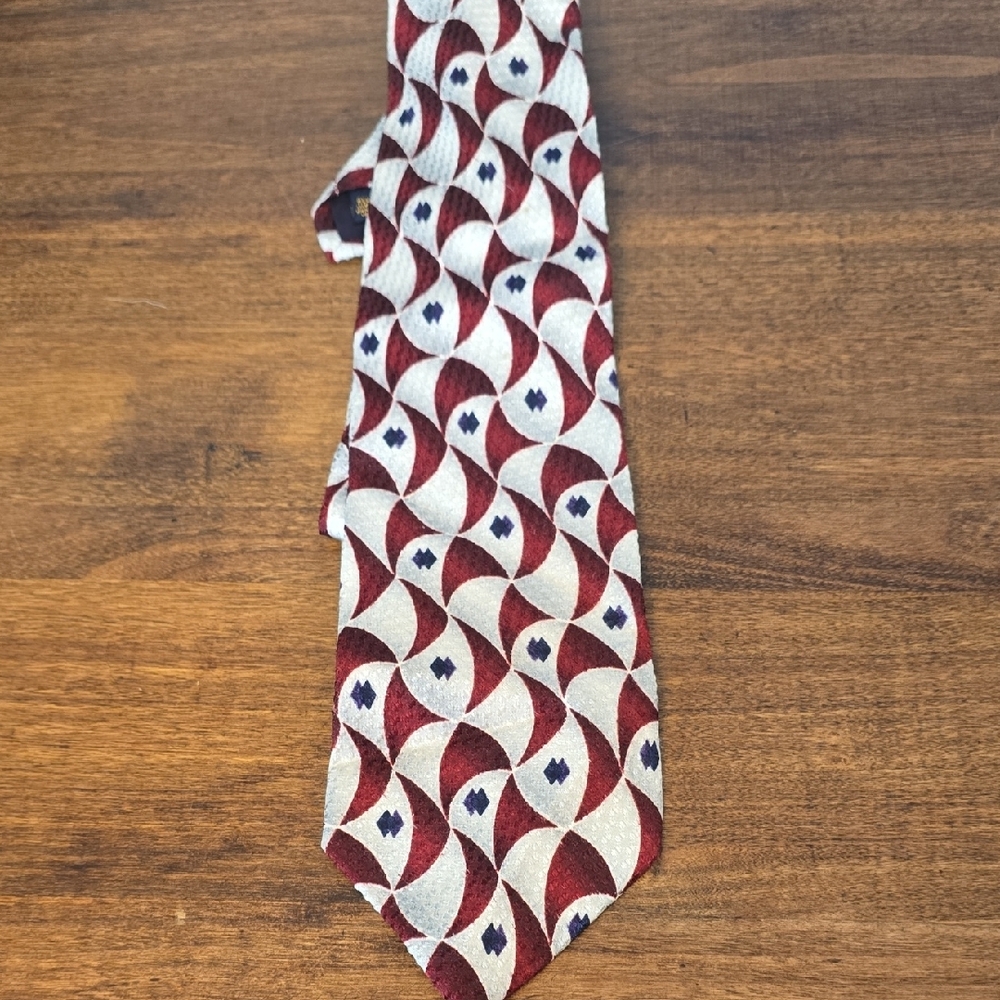 XMi Red and White Geometric Tie